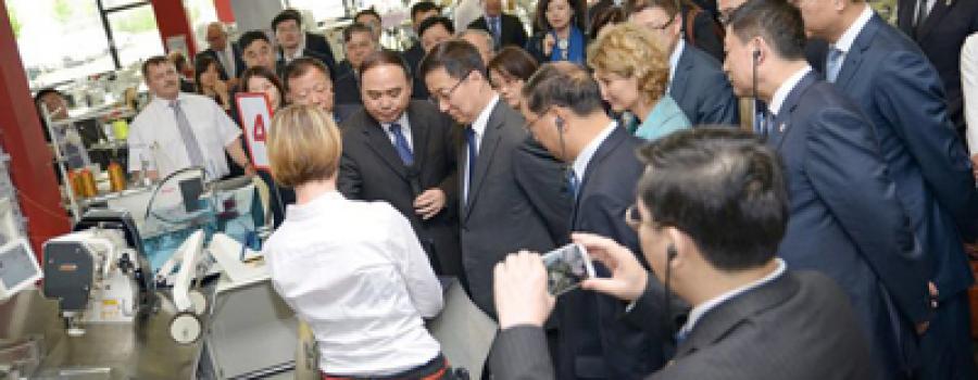 韩正亲临集团公司海外生产基地调研